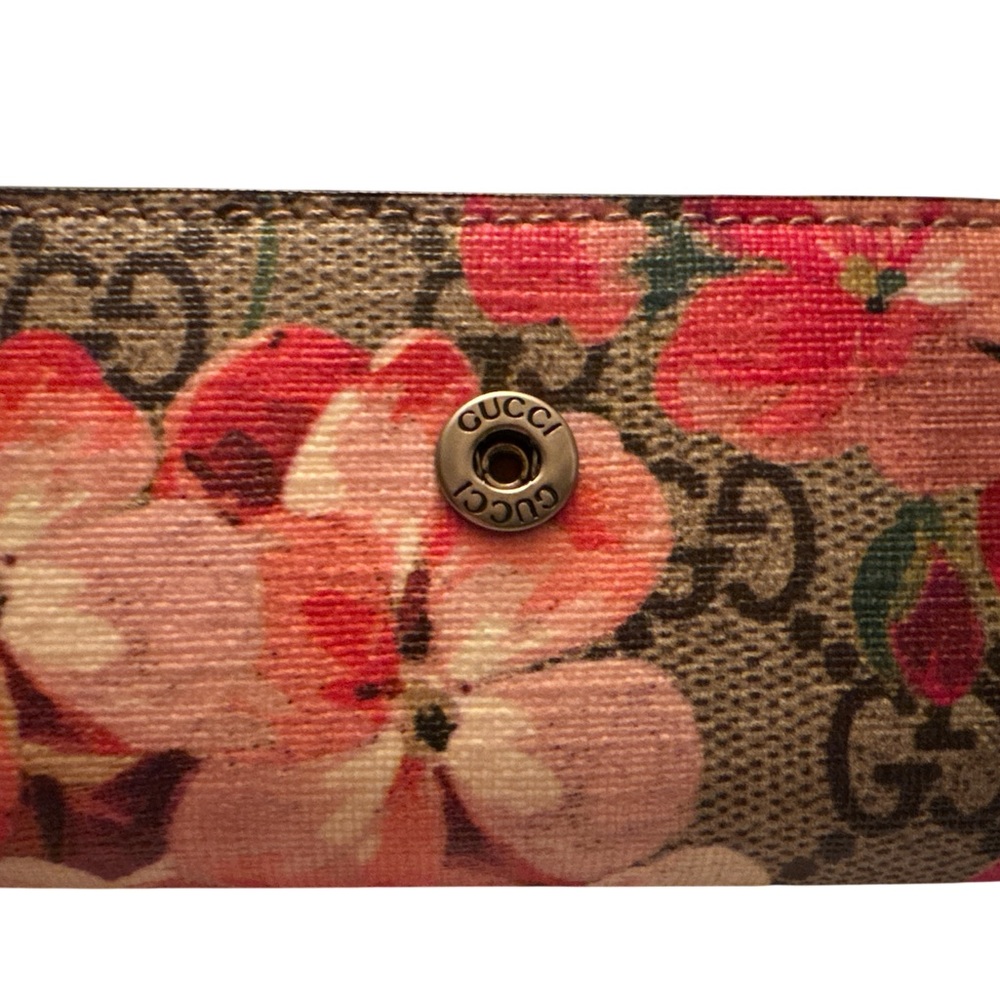 Gorgeous NWOT GG Flower Key Fob, original box and dust bag Auth - Picture 4 of 9